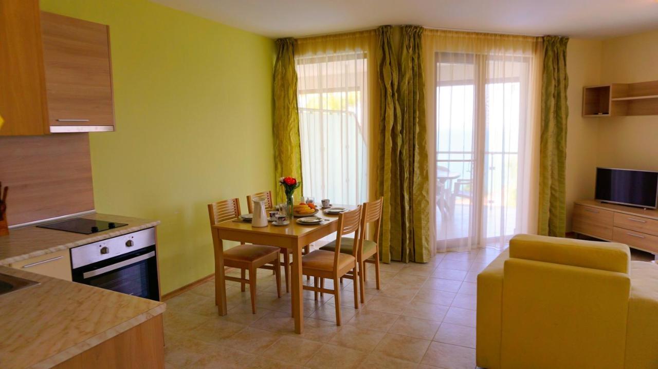 Морски Апартаменти Джулай Морнинг - July Morning Sea View Apartments Kavarna Exterior photo